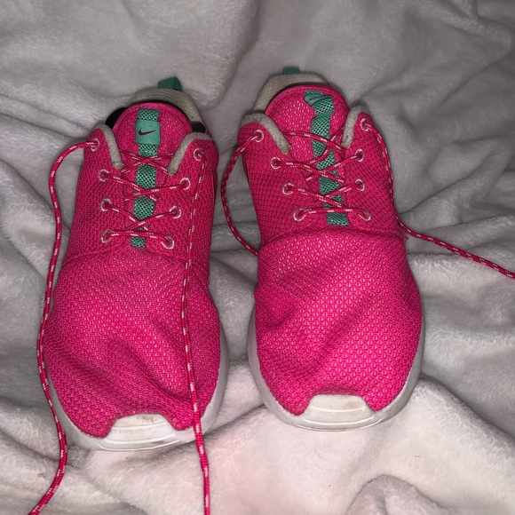 Nike Shoes - Hot pink nike roshe Nike Shoes - Hot pink nike roshe